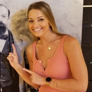 Meet your Posher, Jillian